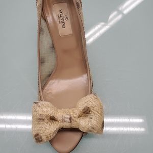 Valentino size 38 1/2 Linen Polka Dot Heels